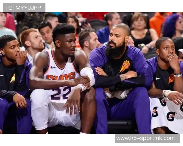 大洛专注卡位技巧努力为队友创造更好抢板机会 大洛专注卡位技巧努力为队友创造更好抢板机会